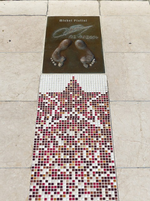 科曼之间的 科曼之间的